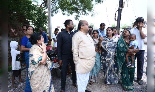 विधायक पुरंदर मिश्रा ने खादी ग्रामोद्योग क्षेत्र का किया दौरा, समस्याएं सुनीं, समाधान का दिया आश्वासन