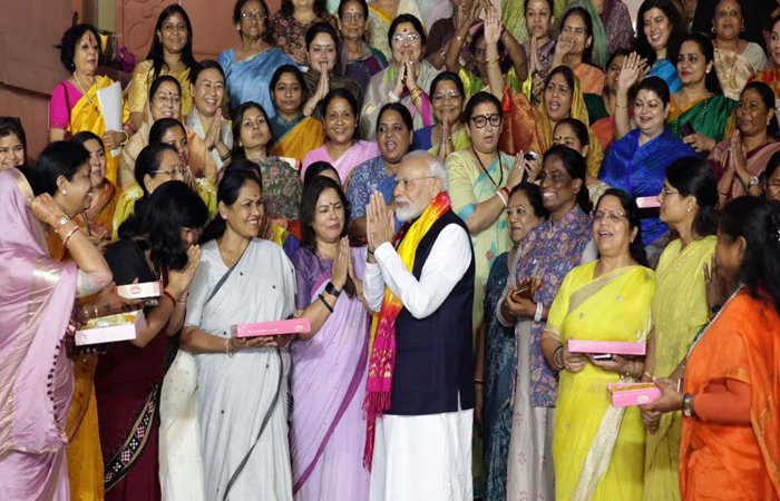 महिला आरक्षण संशोधन ड्राफ्ट को केंद्र की मंजूरी: इसी महीने पारित होने की संभावना महिला आरक्षण संशोधन ड्राफ्ट को केंद्र की मंजूरी: इसी महीने पारित होने की संभावना