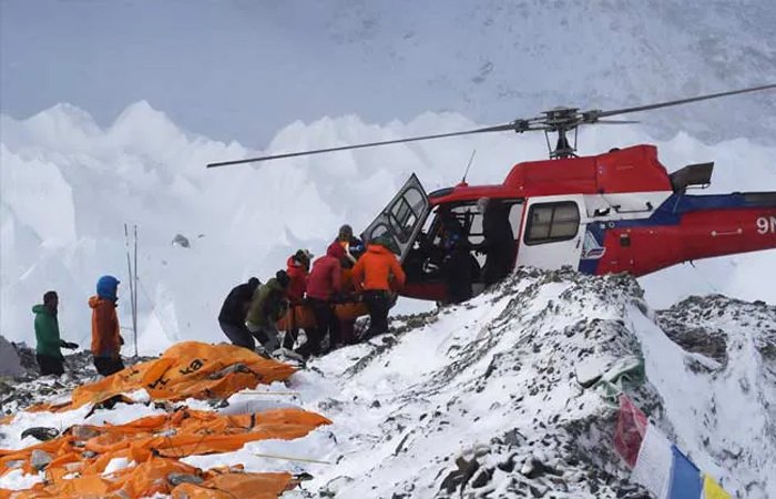 नेपाल में एवरेस्ट घोटाले का बड़ा खुलासा: खाने में मिलाते थे बेकिंग सोडा, पर्यटकों को बीमार कर हेलिकॉप्टर रेस्क्यू के नाम पर वसूलते थे भारी रकम नेपाल में एवरेस्ट घोटाले का बड़ा खुलासा: खाने में मिलाते थे बेकिंग सोडा, पर्यटकों को बीमार कर हेलिकॉप्टर रेस्क्यू के नाम पर वसूलते थे भारी रकम