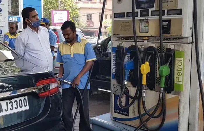 बिना PUC नहीं मिलेगा पेट्रोल-डीजल! सरकार का सख्त नया नियम लागू बिना PUC नहीं मिलेगा पेट्रोल-डीजल! सरकार का सख्त नया नियम लागू