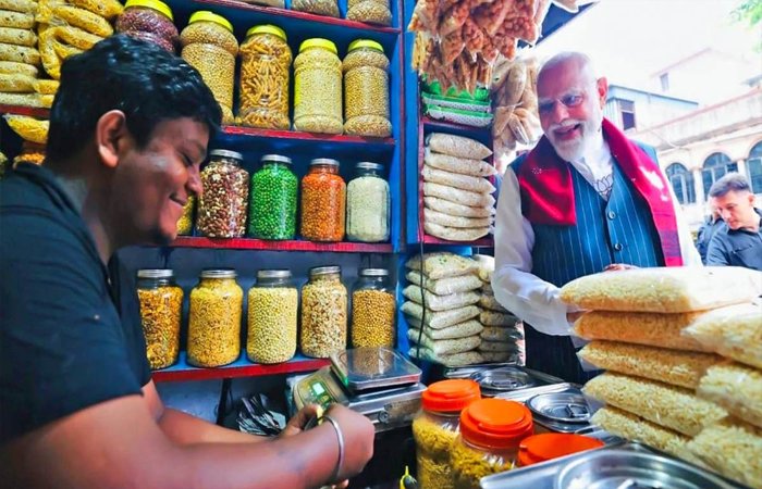 पीएम मोदी को झालमुड़ी खिलाने वाले दुकानदार को मिली जान से मारने की धमकी, खौफ में परिवार पीएम मोदी को झालमुड़ी खिलाने वाले दुकानदार को मिली जान से मारने की धमकी, खौफ में परिवार