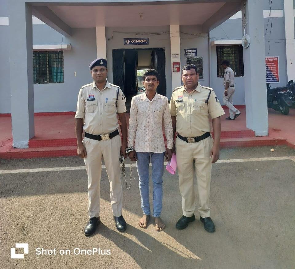 झगड़ा शांत कराने पर बेटे ने माता-पिता पर किया जानलेवा हमला, आरोपी गिरफ्तार झगड़ा शांत कराने पर बेटे ने माता-पिता पर किया जानलेवा हमला, आरोपी गिरफ्तार