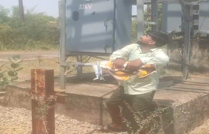 मौत के साए में काम! मुंगेली के 33/11 केवी विद्युत सब स्टेशनों में बिना सुरक्षा उपकरण के कराया जा रहा खतरनाक कार्य मौत के साए में काम! मुंगेली के 33/11 केवी विद्युत सब स्टेशनों में बिना सुरक्षा उपकरण के कराया जा रहा खतरनाक कार्य