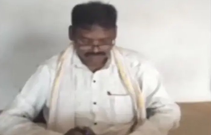 जमीन बंटवारे के नाम पर पटवारी ने ली रिश्वत, कलेक्टर ने जांच के बाद किया सस्पेंड जमीन बंटवारे के नाम पर पटवारी ने ली रिश्वत, कलेक्टर ने जांच के बाद किया सस्पेंड