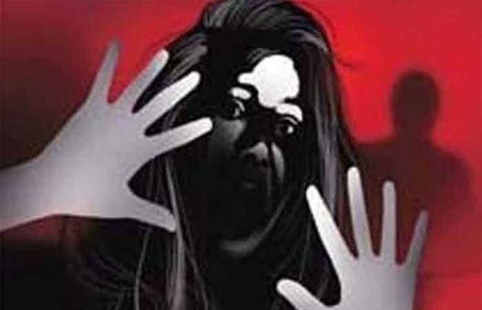 दिनदहाड़े हैवानियत: युवती से सामूहिक दुष्कर्म, विरोध करने पर दरिंदों ने भाई को बनाया बंधक, तीन गिरफ्तार
