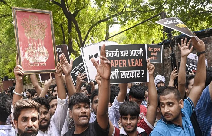 कॉकरोच जनता पार्टी का जंतर-मंतर पर प्रदर्शन, शाम 5 बजे तक धरना जारी रखने की अनुमति कॉकरोच जनता पार्टी का जंतर-मंतर पर प्रदर्शन, शाम 5 बजे तक धरना जारी रखने की अनुमति