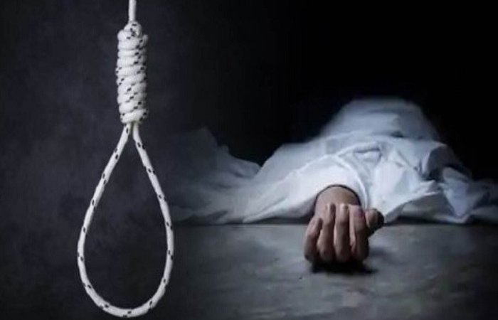 रोते-रोते बीती रात, सुबह जंगल में मिला शव… अब पुलिस पर लग रहे गंभीर आरोप रोते-रोते बीती रात, सुबह जंगल में मिला शव… अब पुलिस पर लग रहे गंभीर आरोप