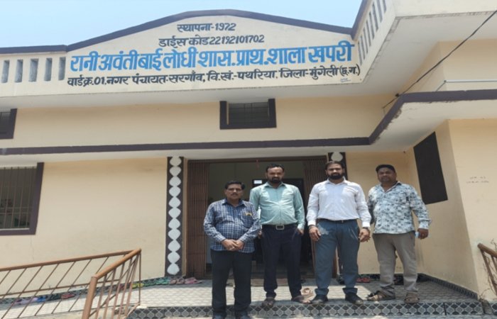 दो वर्षों से अधूरा पड़ा स्कूल का अहाता और शौचालय निर्माण, नायब तहसीलदार ने किया निरीक्षण दो वर्षों से अधूरा पड़ा स्कूल का अहाता और शौचालय निर्माण, नायब तहसीलदार ने किया निरीक्षण