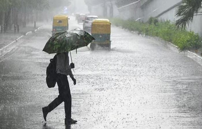 मानसून की रफ्तार तेज: छत्तीसगढ़ सीमा पर पहुंचा, कई राज्यों में बारिश-बिजली का अलर्ट, 12 लोगों की गई जान मानसून की रफ्तार तेज: छत्तीसगढ़ सीमा पर पहुंचा, कई राज्यों में बारिश-बिजली का अलर्ट, 12 लोगों की गई जान