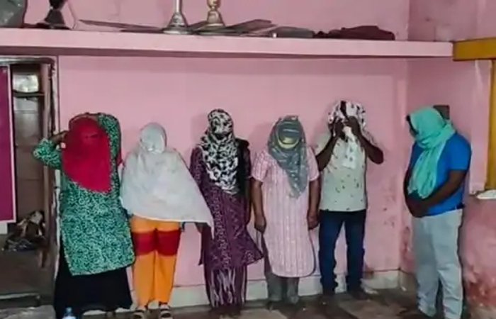 रायगढ़ में सेक्स रैकेट का भंडाफोड़, 4 युवतियां और 2 दलाल हिरासत में… रायगढ़ में सेक्स रैकेट का भंडाफोड़, 4 युवतियां और 2 दलाल हिरासत में...