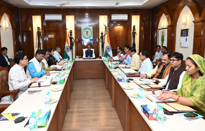 साय कैबिनेट का बड़ा फैसला: पावर कंपनी के IPO को हरी झंडी, किसानों और परिवहन क्षेत्र को मिली नई सौगात साय कैबिनेट का बड़ा फैसला: पावर कंपनी के IPO को हरी झंडी, किसानों और परिवहन क्षेत्र को मिली नई सौगात