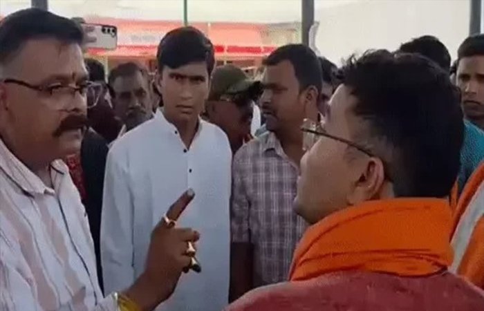 ‘जो करना है कर लो’ कहने वाले जनपद CEO सस्पेंड: सुशासन तिहार में भाजपा नेता को दिखाई थी उंगली 'जो करना है कर लो' कहने वाले जनपद CEO सस्पेंड: सुशासन तिहार में भाजपा नेता को दिखाई थी उंगली
