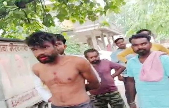 महिला थाने के पास कांग्रेस के निर्माणाधीन भवन में नाबालिग से दरिंदगी, लोगों ने युवक को पकड़कर लात-घूंसों से पीटा महिला थाने के पास कांग्रेस के निर्माणाधीन भवन में नाबालिग से दरिंदगी, लोगों ने युवक को पकड़कर लात-घूंसों से पीटा