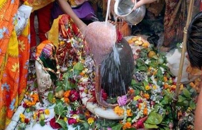 सावन के पहले सोमवार पर रायपुर के शिव मंदिरों में उमड़ी आस्था, सुबह से लगा श्रद्धालुओं का तांता सावन के पहले सोमवार पर रायपुर के शिव मंदिरों में उमड़ी आस्था, सुबह से लगा श्रद्धालुओं का तांता