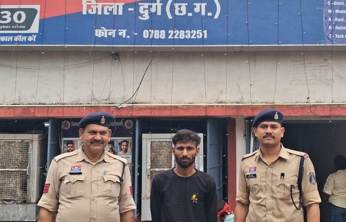 सचिन तेंदुलकर-निर्मला सीतारमण के नाम पर 45 लाख की ठगी: रिटायर्ड BSP कर्मचारी हुआ फर्जी निवेश का शिकार सचिन तेंदुलकर-निर्मला सीतारमण के नाम पर 45 लाख की ठगी: रिटायर्ड BSP कर्मचारी हुआ फर्जी निवेश का शिकार
