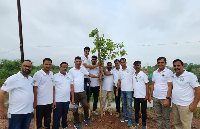 मित्रता दिवस पर ‘स्टार्स ऑफ टुमॉरो’ की अनूठी पहल: 40 पौधों का रोपण कर वृक्षों को बांधी फ्रेंडशिप बेल्ट, पर्यावरण संरक्षण का दिया संदेश मित्रता दिवस पर ‘स्टार्स ऑफ टुमॉरो’ की अनूठी पहल: 40 पौधों का रोपण कर वृक्षों को बांधी फ्रेंडशिप बेल्ट, पर्यावरण संरक्षण का दिया संदेश