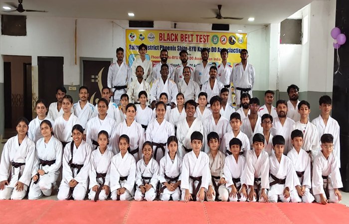 कराटे ब्लैक बेल्ट परीक्षा में 43 खिलाड़ियों ने हासिल की सफलता, हनुमान सिंह पुरस्कार से सम्मानित रेन्शी अमल तालुकदार ने किया मूल्यांकन, शिहान मनीष बाग ने प्रदान की बेल्ट कराटे ब्लैक बेल्ट परीक्षा में 43 खिलाड़ियों ने हासिल की सफलता, हनुमान सिंह पुरस्कार से सम्मानित रेन्शी अमल तालुकदार ने किया मूल्यांकन, शिहान मनीष बाग ने प्रदान की बेल्ट