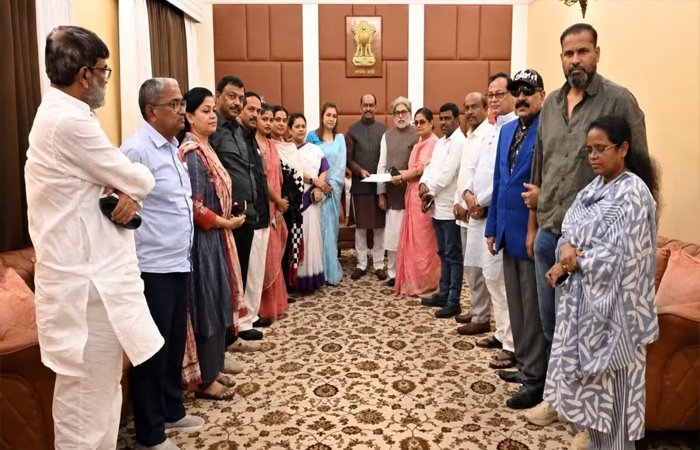 ममता के 20 बागी सांसदों में 17 भाजपा में जाएंगे: यूसूफ पठान सहित तीन का बाहर से समर्थन ममता के 20 बागी सांसदों में 17 भाजपा में जाएंगे: यूसूफ पठान सहित तीन का बाहर से समर्थन