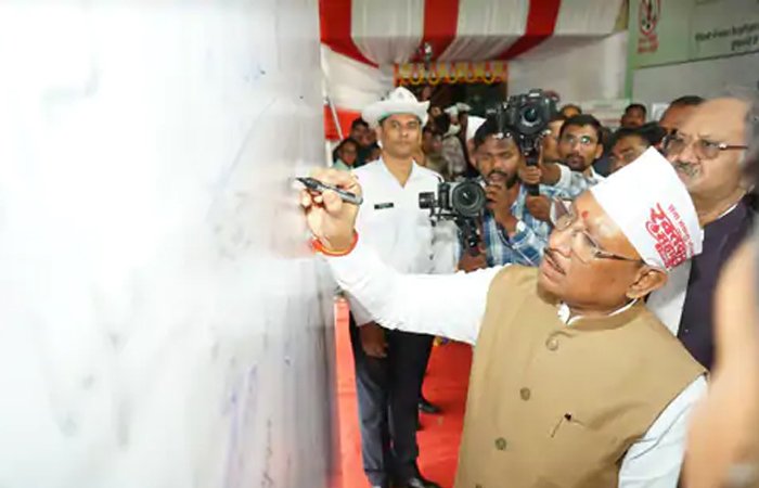 सड़क सुरक्षा अभियान में CM साय की पहल: रायपुर पुलिस के नए प्रयासों की ली जानकारी, ट्रैफिक हैकथॉन की तारीफ की सड़क सुरक्षा अभियान में CM साय की पहल: रायपुर पुलिस के नए प्रयासों की ली जानकारी, ट्रैफिक हैकथॉन की तारीफ की