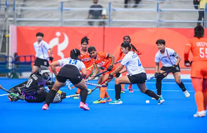 एशियन गेम्स में भारतीय विमेंस हॉकी टीम की लगातार तीसरी जीत: थाईलैंड को 20-1 से हराया, अगला मुकाबला जापान से एशियन गेम्स भारतीय विमेंस हॉकी टीम की लगातार तीसरी जीत: थाईलैंड को 20-1 से हराया, अगला मुकाबला जापान से