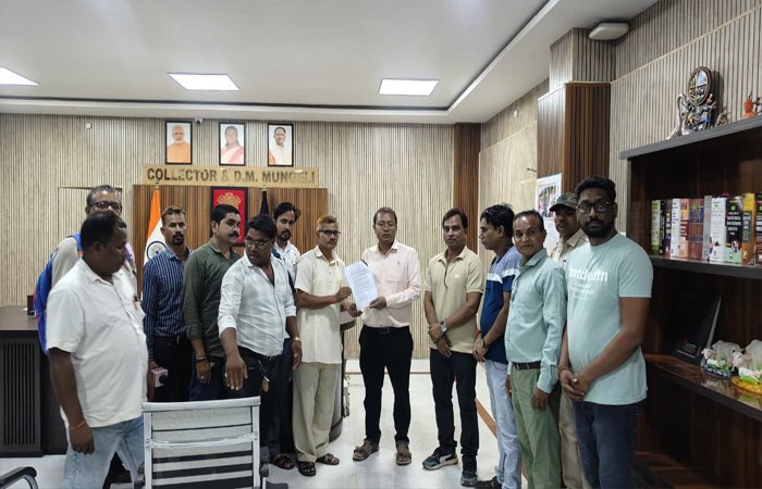 ट्रू सोल्जर लगातार: मुंगेली में तत्कालीन जनसंपर्क अधिकारी के खिलाफ फूटा आक्रोश, विपक्ष और राजनीतिक दलों का मिला साथ; पत्रकारों ने रखी 10 दिन में कार्रवाई की मांग मुंगेली में तत्कालीन जनसंपर्क अधिकारी के खिलाफ फूटा आक्रोश, विपक्ष और राजनीतिक दलों का मिला साथ; पत्रकारों ने रखी 10 दिन में कार्रवाई की मांग