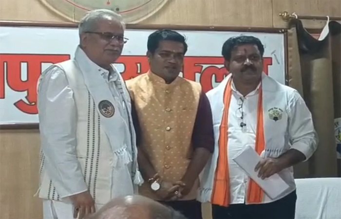 एक ही मंच से भूपेश बघेल और विजय शर्मा लाइव: पीएम आवास योजना पर खुली बहस, देखें Live…. एक ही मंच से भूपेश बघेल और विजय शर्मा लाइव: पीएम आवास योजना पर खुली बहस, सीधे रखेंगे अपनी बात