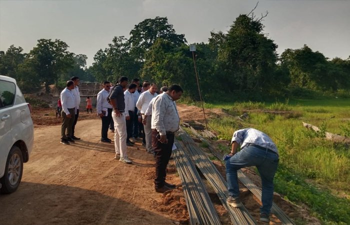 बरसात के बाद निर्माण कार्यों को मिली रफ्तार, गुणवत्ता और समय-सीमा पर जोर, पीडब्ल्यूडी सचिव ने सड़कों, पुलों और भवनों का किया निरीक्षण बरसात के बाद निर्माण कार्यों को मिली रफ्तार, गुणवत्ता और समय-सीमा पर जोर, पीडब्ल्यूडी सचिव मुकेश कुमार बंसल ने सड़कों, पुलों और भवनों का किया निरीक्षण