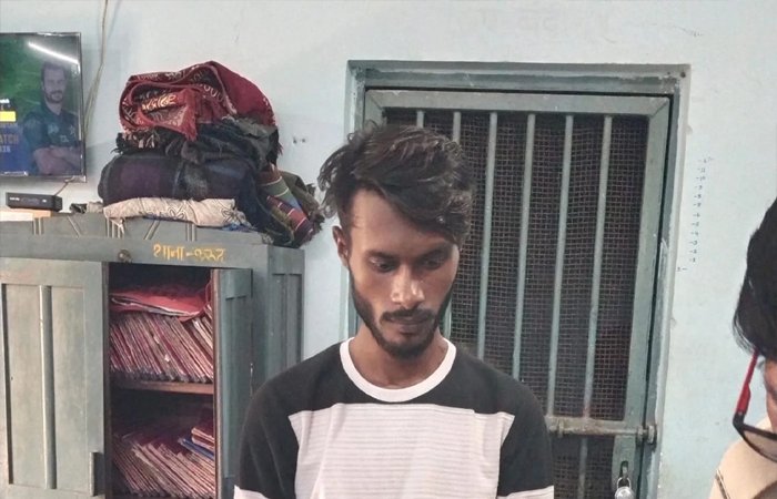 प्रेमिका पर चाकू से हमला: सनकी आशिक ने घर में घुसकर दिया वारदात को अंजाम, सामने आई हैरान करने वाली वजह प्रेमिका पर चाकू से हमला: सनकी आशिक ने घर में घुसकर दिया वारदात को अंजाम, सामने आई हैरान करने वाली वजह