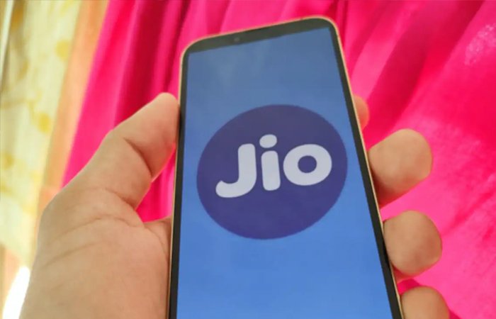 दो साल तक नहीं सुधरा Jio का नेटवर्क, छात्र की पढ़ाई हुई प्रभावित; कंपनी को ₹14 हजार मुआवजे का आदेश दो साल तक नहीं सुधरा Jio का नेटवर्क, छात्र की पढ़ाई हुई प्रभावित; कंपनी को ₹14 हजार मुआवजे का आदेश