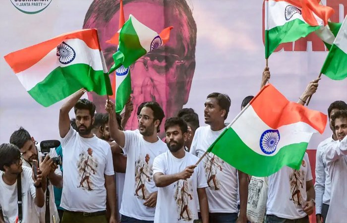 दिल्ली में आज कॉकरोच जनता पार्टी की तिरंगा रैली: 28 हजार सुरक्षाकर्मी तैनात, दीपके का दावा- कभी भी गिरफ्तार हो सकता हूं दिल्ली में आज कॉकरोच पार्टी की तिरंगा रैली: 28 हजार सुरक्षाकर्मी तैनात, दीपके का दावा- कभी भी गिरफ्तार हो सकता हूं